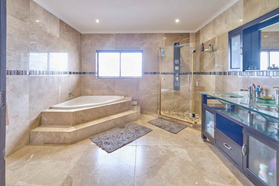 4 Bedroom Property for Sale in Flamingo Vlei Western Cape